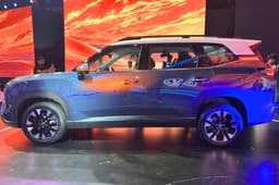 MG Hector Tomahawk PHEV side profile