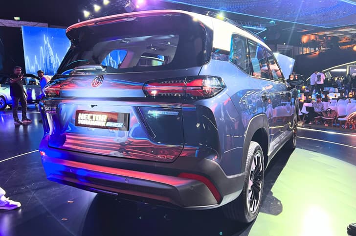 MG Hector Tomahawk PHEV rear