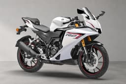 Yamaha R2 Metallic Pearl White