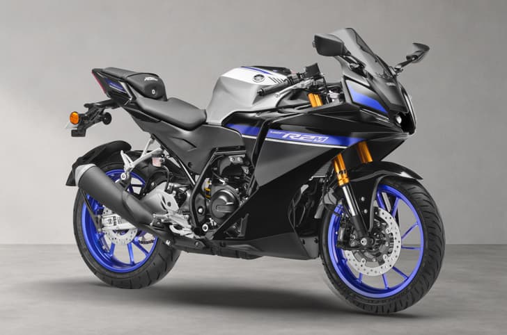 Yamaha R2M front three quarter