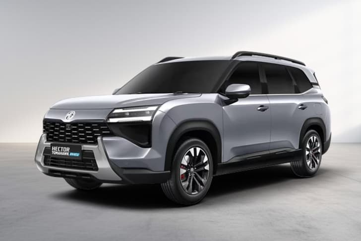 MG Hector Tomahawk PHEV Aurora Silver