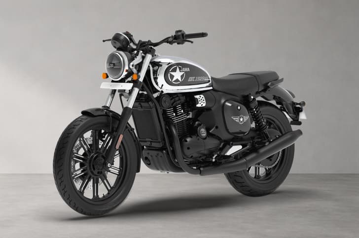 Front left quarter of the Jawa 42 FJ in All Stars Chrome colour.