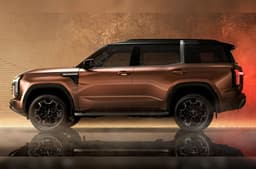 Fifth-gen Mitsubishi Pajero side static