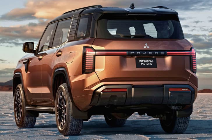 Fifth-gen Mitsubishi Pajero rear quarter static