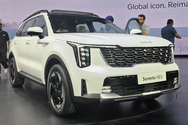 India-spec Kia Sorento image gallery
