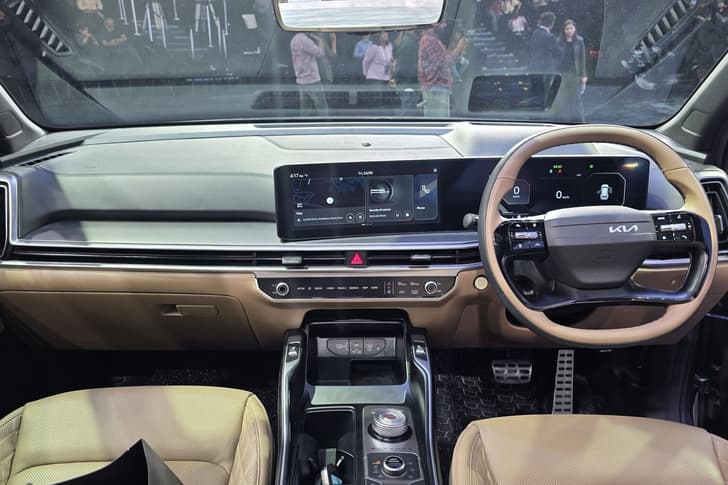 kia sorento on stage