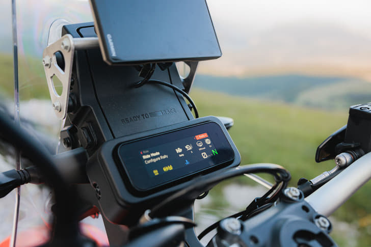 A close up shot of the 690 Rally's 4.2-inch TFT instrument cluster