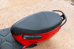 An outside close up image of the Simple Wave's 920mm long seat.