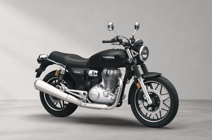 Inside render showing the Honda CB500 in Pearl Igneous Black colour.