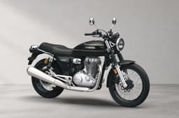Inside render showing the Honda CB500 in Pearl Igneous Black colour.