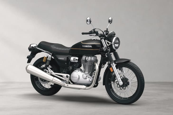 Inside render showing the Honda CB500 in Pearl Igneous Black colour.