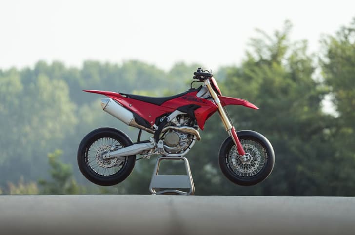 An outside image showing the Ducati Desmo450 SM's right profile.