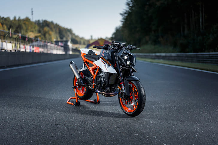 An outside image showing the KTM 990 Duke R's front right quarter profile.