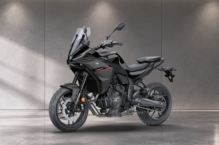 Inside render showing the Yamaha Tracer 7 in Midnight Black colour.