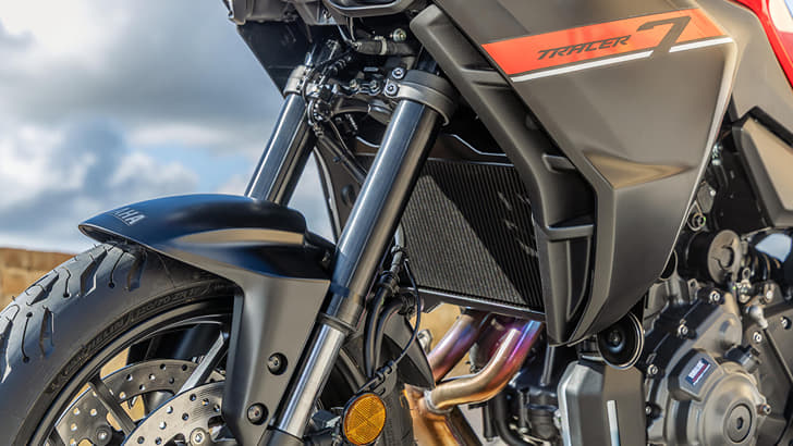 An outside close up image of the Yamaha Tracer 7's 41mm USD fork.