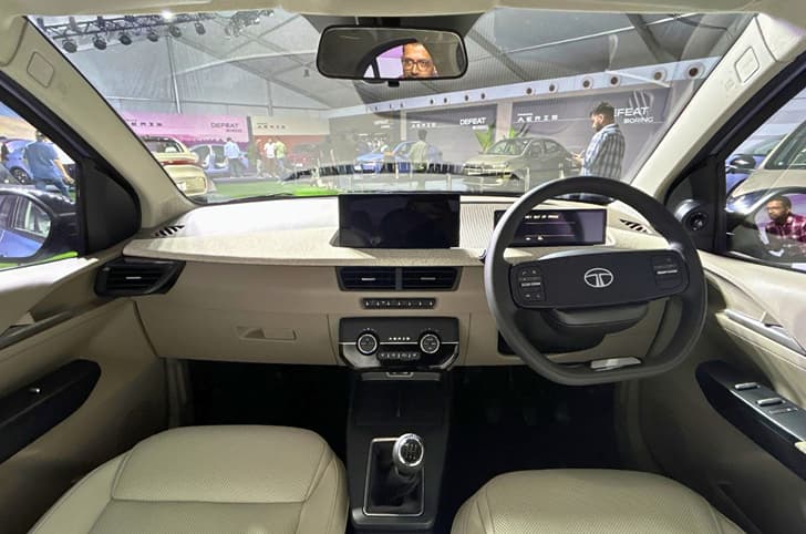 Tata Aeris dashboard image