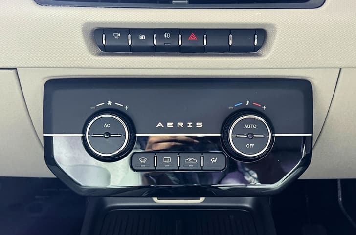 Tata Aeris AC controls image