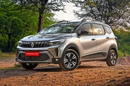 Renault Triber front quarter static