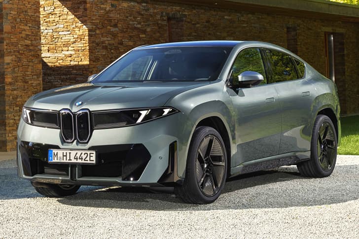 bmw iX4 in studio