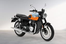 Triumph Bonneville T40 in Meridien Blue/Tangerine.