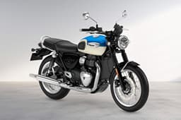 Triumph Bonneville T40 in Aegean Blue/Fusion White..