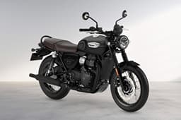 Triumph Bonneville T40 in Black.