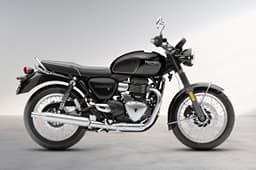 Triumph Bonneville T4 in Phantom Black.