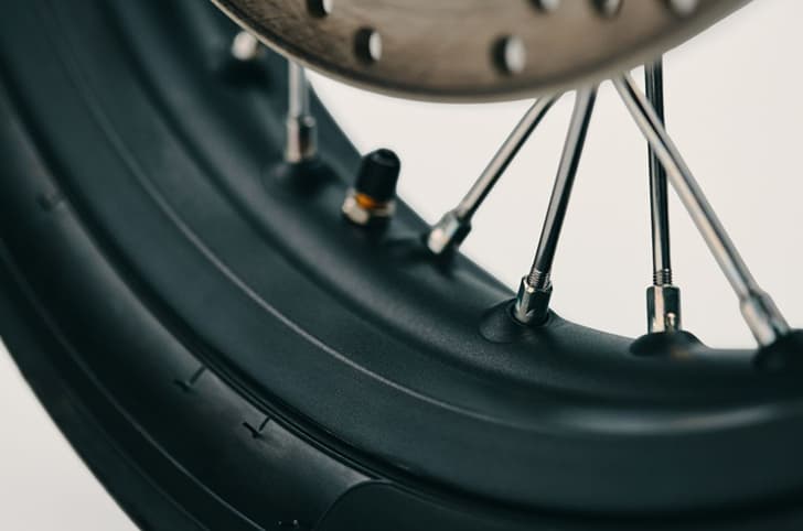 Close up of the Triumph Bonneville T40 Black's blacked out front wheel.