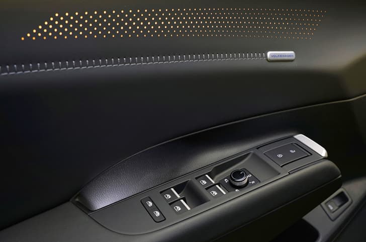volkswagen id tiguan in studio