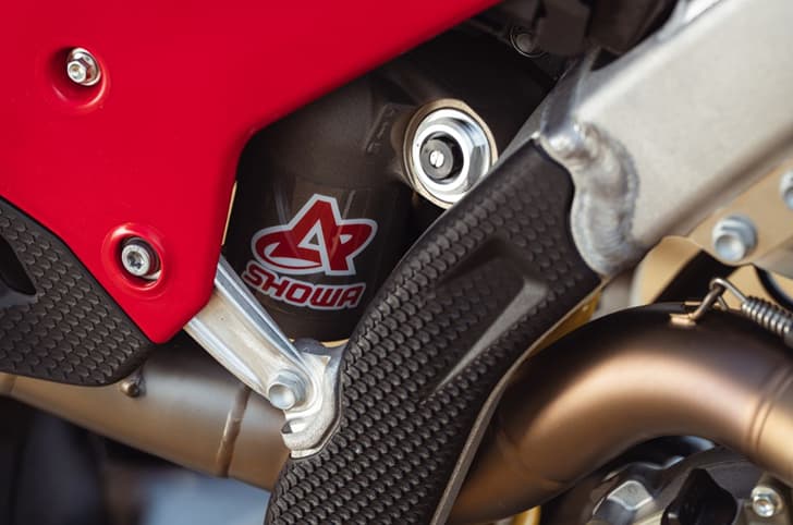 Showa monoshock unit on the Desmo450 MX