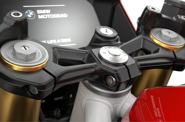 Close-up of the BMW F 450 RR Exclusive variant (and up)'s rebound and compression adjustable USD fork.