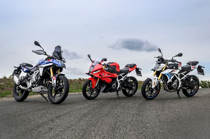Left to right, F 450 GS in GS Trophy, F 450 RR in Racing Red and F 450 R in Snaefell white / M Motorsport colours.