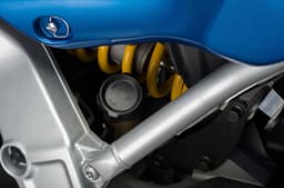 Close up of the XSR900's monoshock with the remote preload adjuster visible.