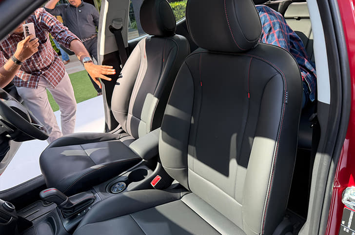 Hyundai Bayon front seats