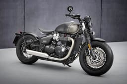Triumph Bonneville Bobber Jet Black/Ash Grey color