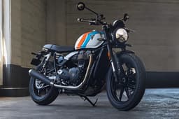 Triumph Speed Twin 900 Pure White/Maui Blue/Tangerine Orange color
