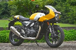 Triumph Thruxton 400 Metallic Racing Yellow color Triumph Thruxton 400 Metallic Racing Yellow color