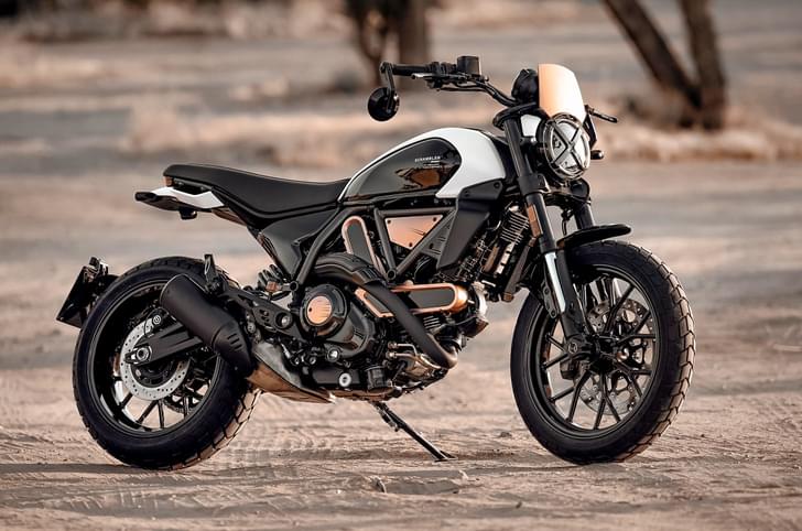 Ducati Scrambler RIzoma edition front right static in field