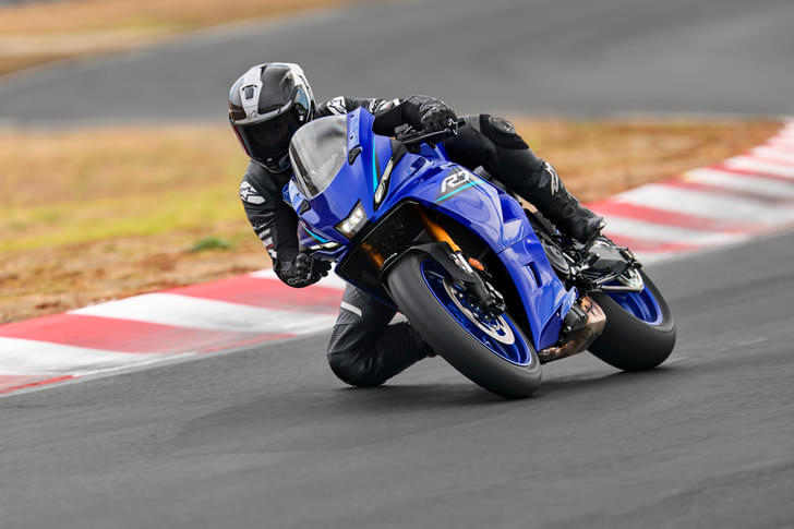 Yamaha R7 Cornering shot from front three fourth angle