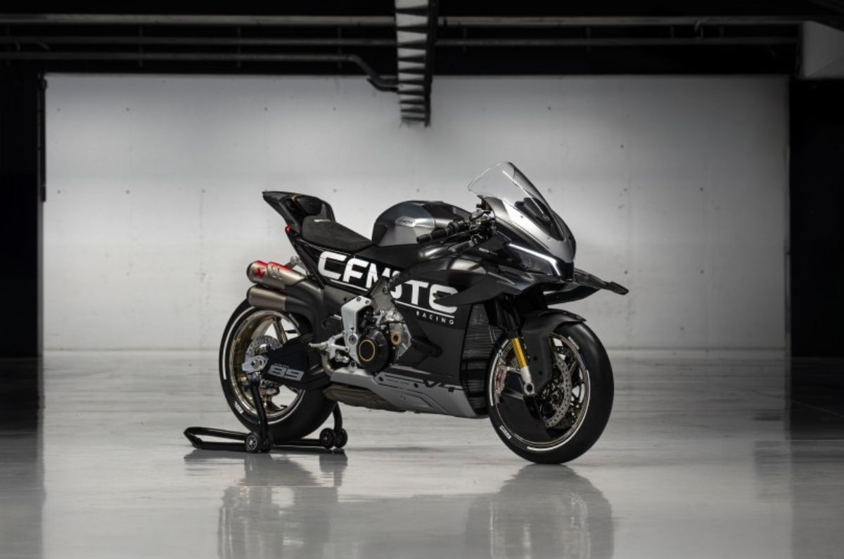 CFMoto V4 SR-RR static side shot