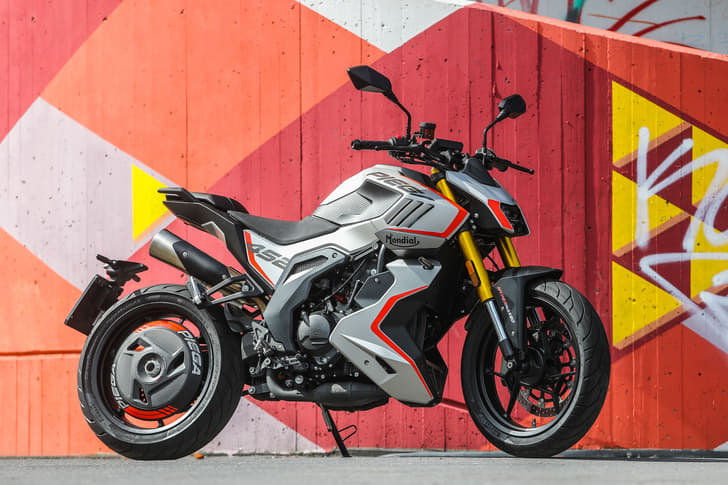 Static image of the Piega 452 against graffiti on a wall