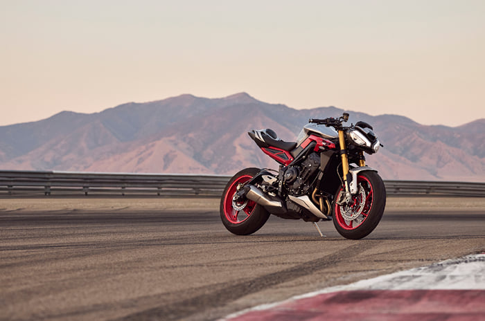 Static of Street Triple RX on a racetrack