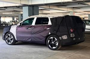 Kia Sorento SUV spied in India for the first time Kia Sorento 3 row SUV spied in India