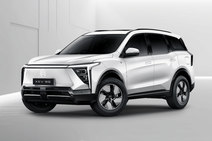 Everest White color