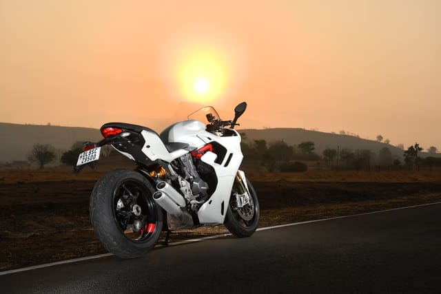 Arctic White color
