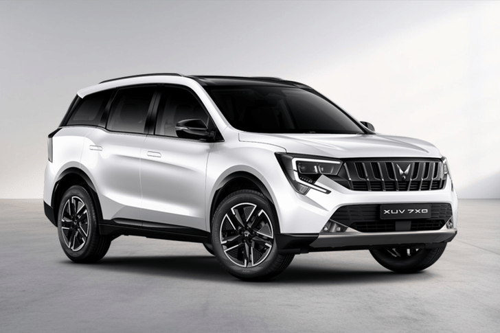 Mahindra Xuv 7xo Everest White Dual Tone color