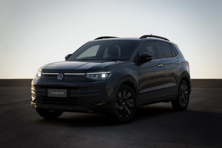 Deep Black Pearl color