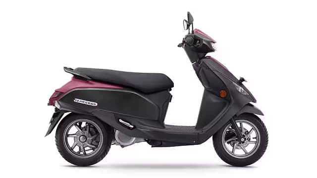 Metallic Mat Black No.2 / Metallic Mat Bordeaux Red color