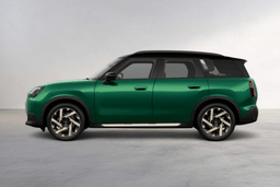 Mini Countryman British Racing Green color