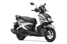 Yamaha Ray Zr 125 Silver White Cocktail color Yamaha Ray Zr 125 Silver White Cocktail color